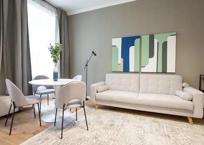 Bright & Airy With Balcony Near Center Apartamento Viena