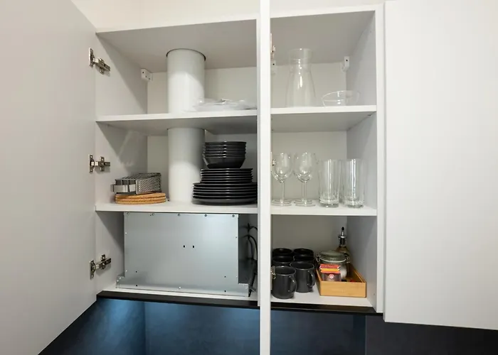 Bright & Airy With Balcony Near Center * Viena