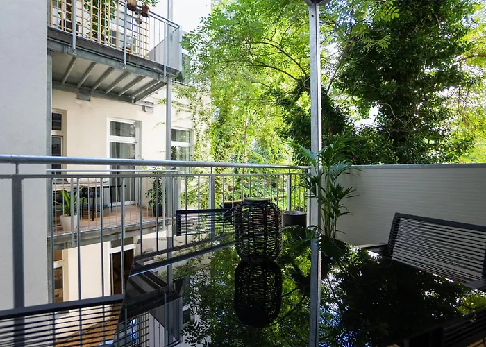 Apartamento Bright & Airy With Balcony Near Center *